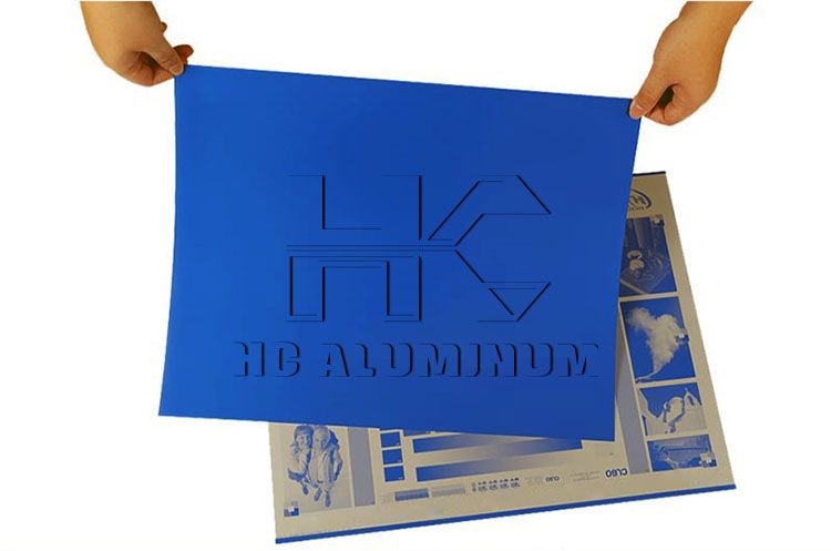 Diferentes placas de metal para imprimir